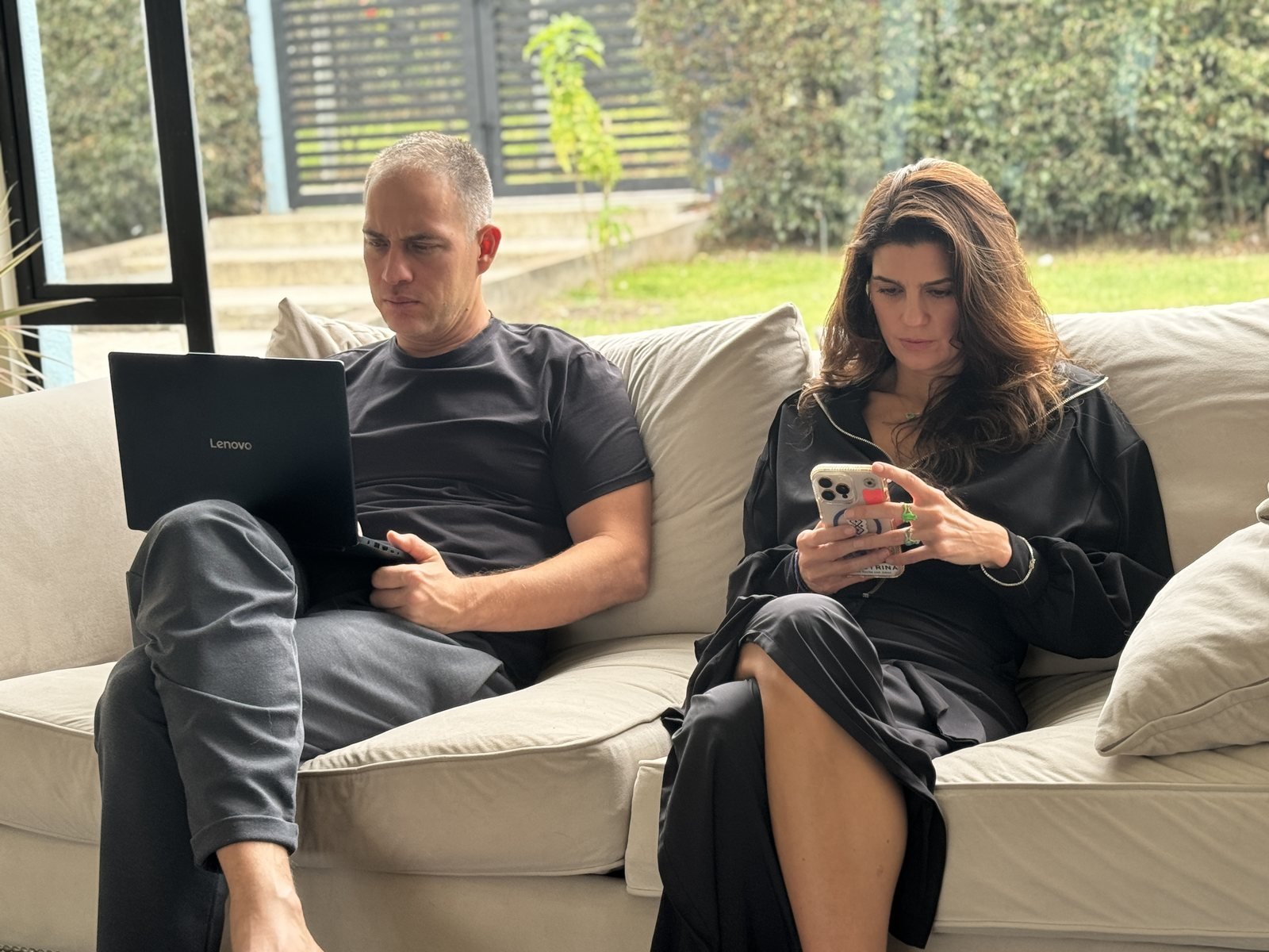 Víctor Silva and Marcela Gómez working at Ancestrina.