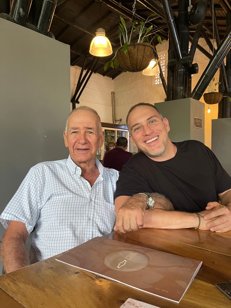 Víctor Silva junto a su padre, Félix Silva Piedrahita.